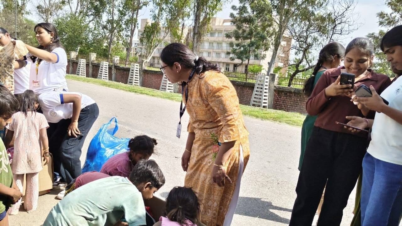 Punjab carried out a heartfelt social initiative by donating clothes in nearby slum areas